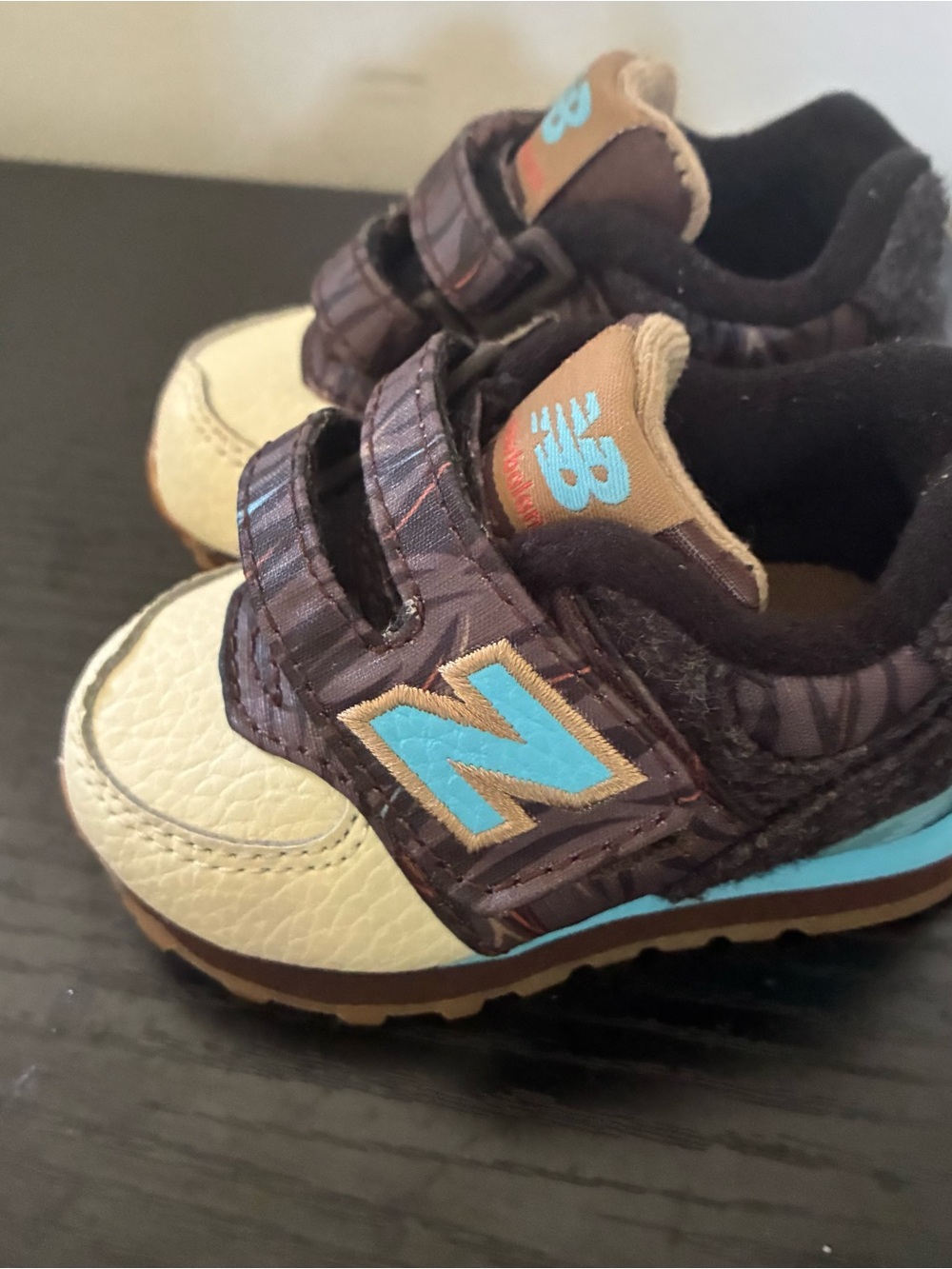 New Balance Baby, Cream & Blue Velcro Sneakers